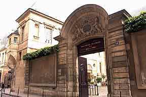 Bibliothque historique de la ville de Paris potail extrieur.jpg (9362 octets)