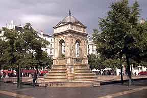 Fontaine des Innocents.jpg (11263 octets)